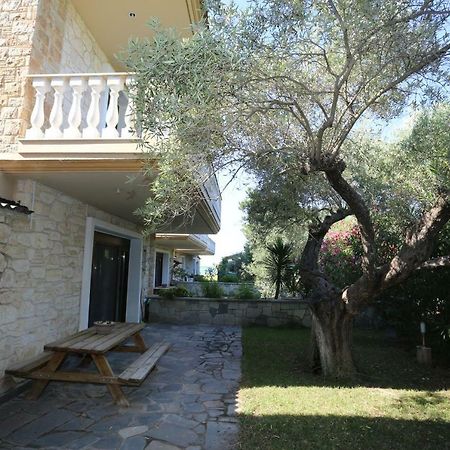 Villa Argo 3 - Beachfront, Big gardens, Location! Pefkochori Exterior foto