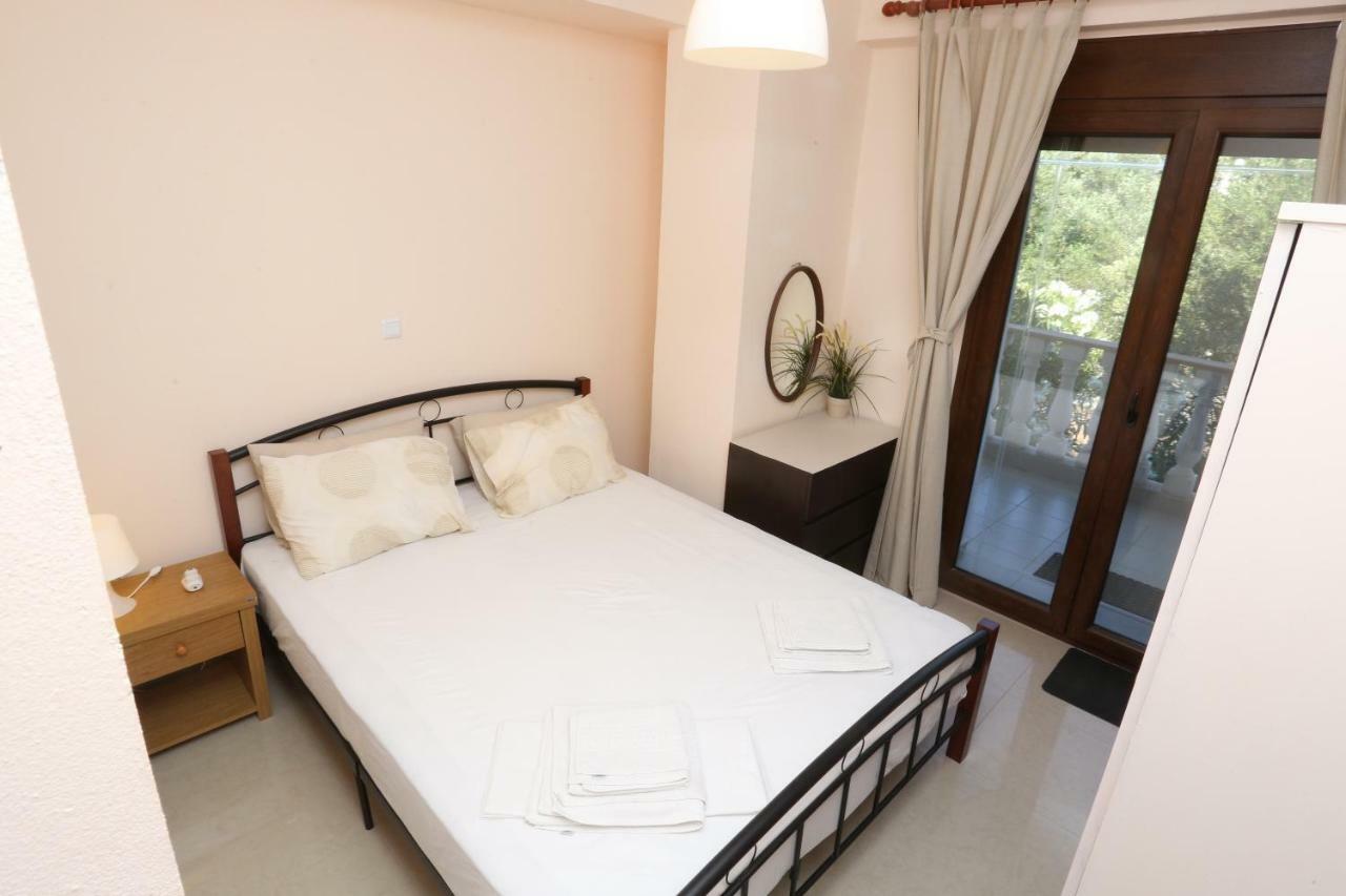 Villa Argo 3 - Beachfront, Big gardens, Location! Pefkochori Exterior foto