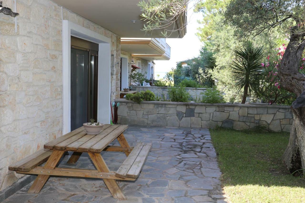 Villa Argo 3 - Beachfront, Big gardens, Location! Pefkochori Exterior foto