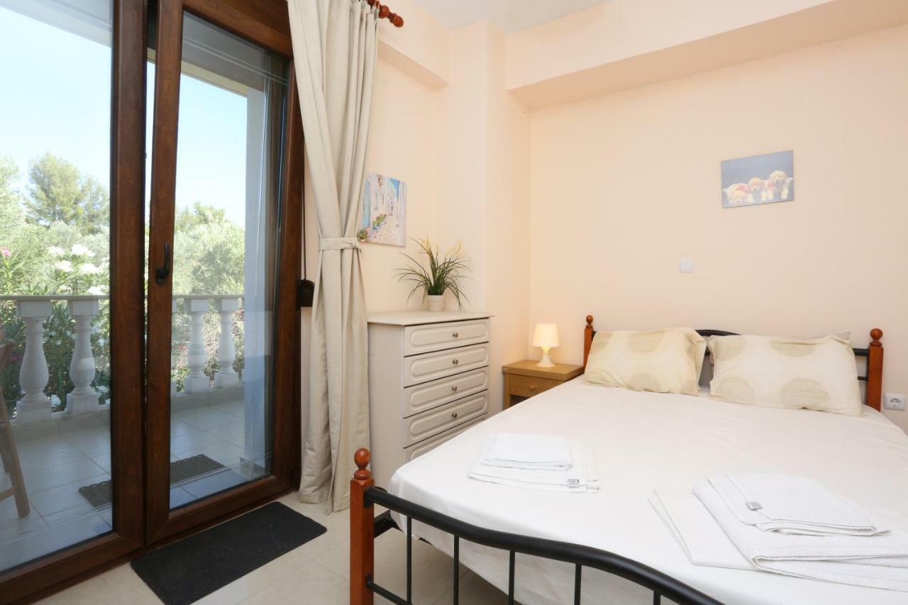Villa Argo 3 - Beachfront, Big gardens, Location! Pefkochori Exterior foto