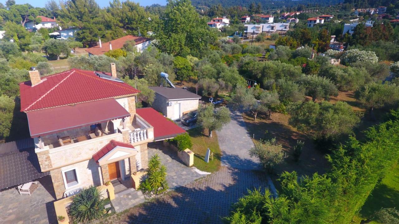 Villa Argo 3 - Beachfront, Big gardens, Location! Pefkochori Exterior foto