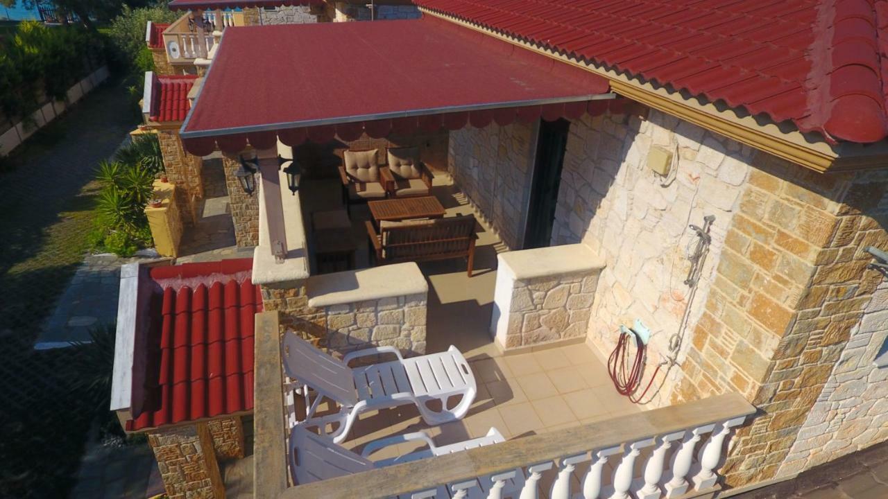 Villa Argo 3 - Beachfront, Big gardens, Location! Pefkochori Exterior foto