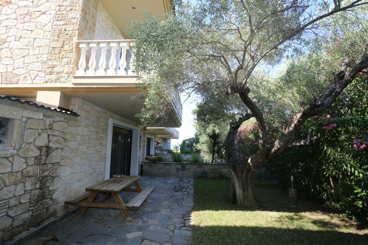 Villa Argo 3 - Beachfront, Big gardens, Location! Pefkochori Exterior foto