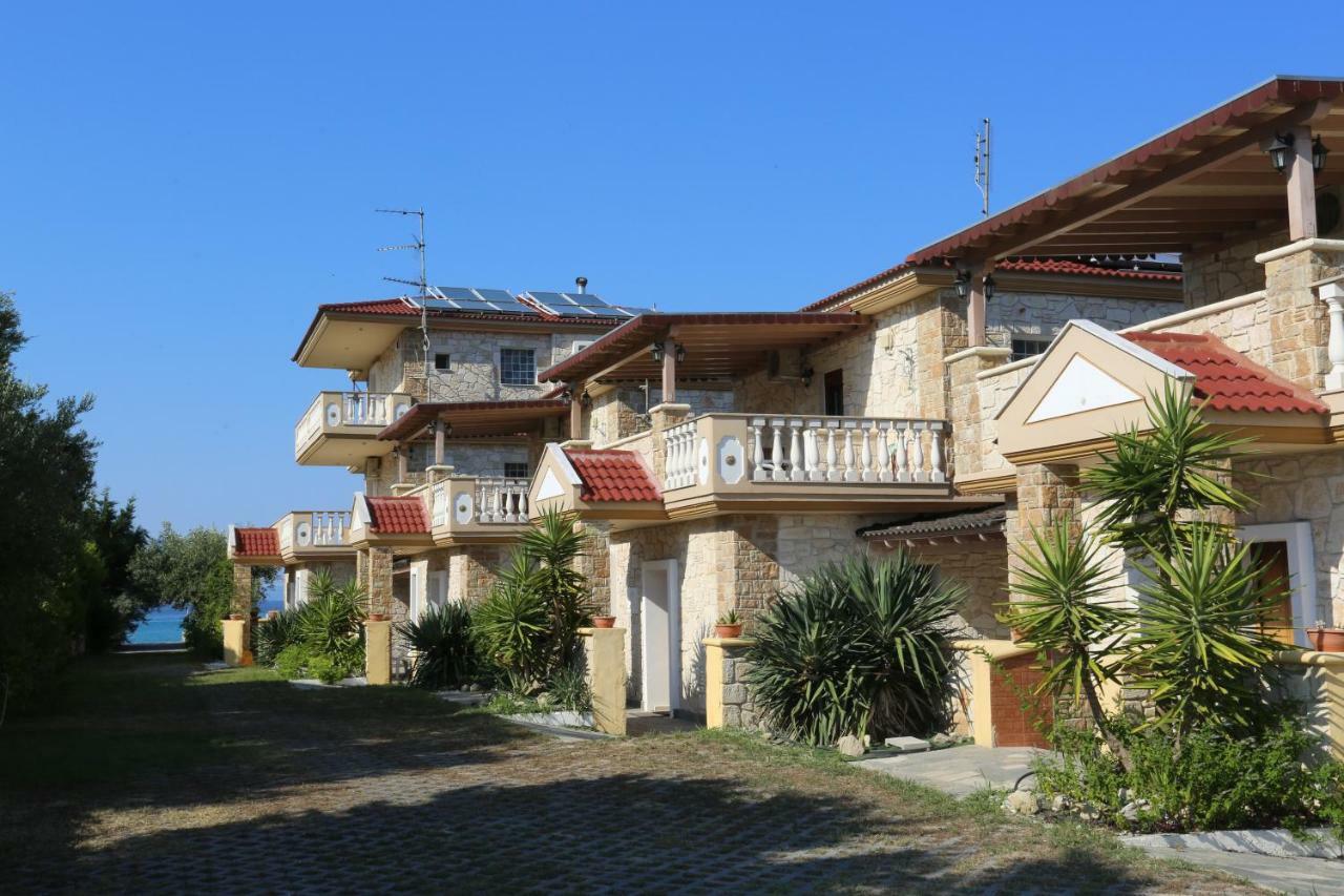 Villa Argo 3 - Beachfront, Big gardens, Location! Pefkochori Exterior foto
