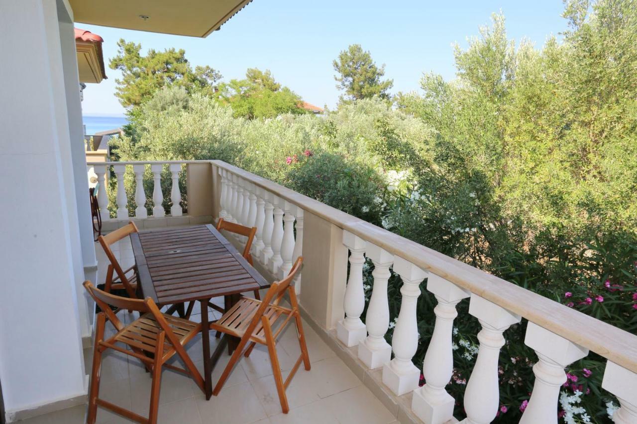 Villa Argo 3 - Beachfront, Big gardens, Location! Pefkochori Exterior foto