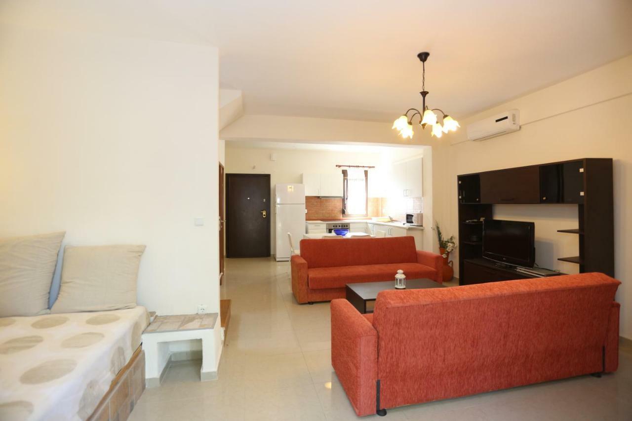 Villa Argo 3 - Beachfront, Big gardens, Location! Pefkochori Exterior foto