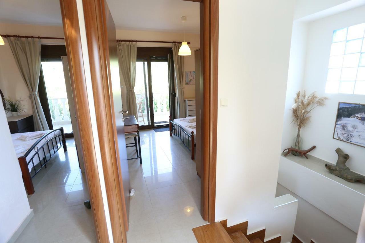 Villa Argo 3 - Beachfront, Big gardens, Location! Pefkochori Exterior foto