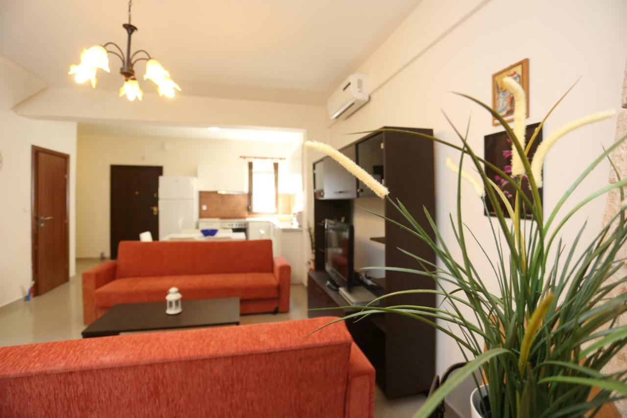 Villa Argo 3 - Beachfront, Big gardens, Location! Pefkochori Exterior foto