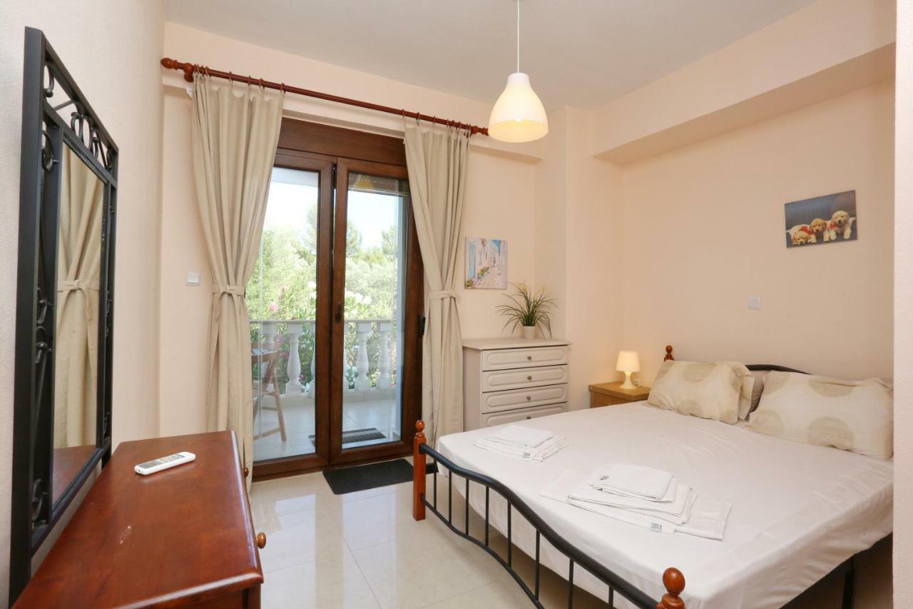 Villa Argo 3 - Beachfront, Big gardens, Location! Pefkochori Exterior foto
