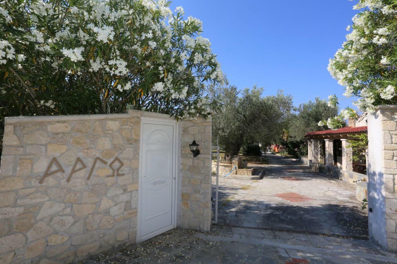 Villa Argo 3 - Beachfront, Big gardens, Location! Pefkochori Exterior foto