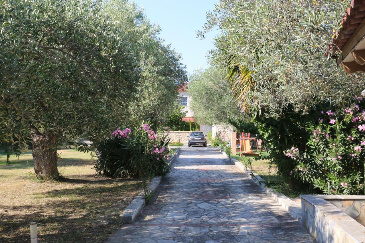 Villa Argo 3 - Beachfront, Big gardens, Location! Pefkochori Exterior foto